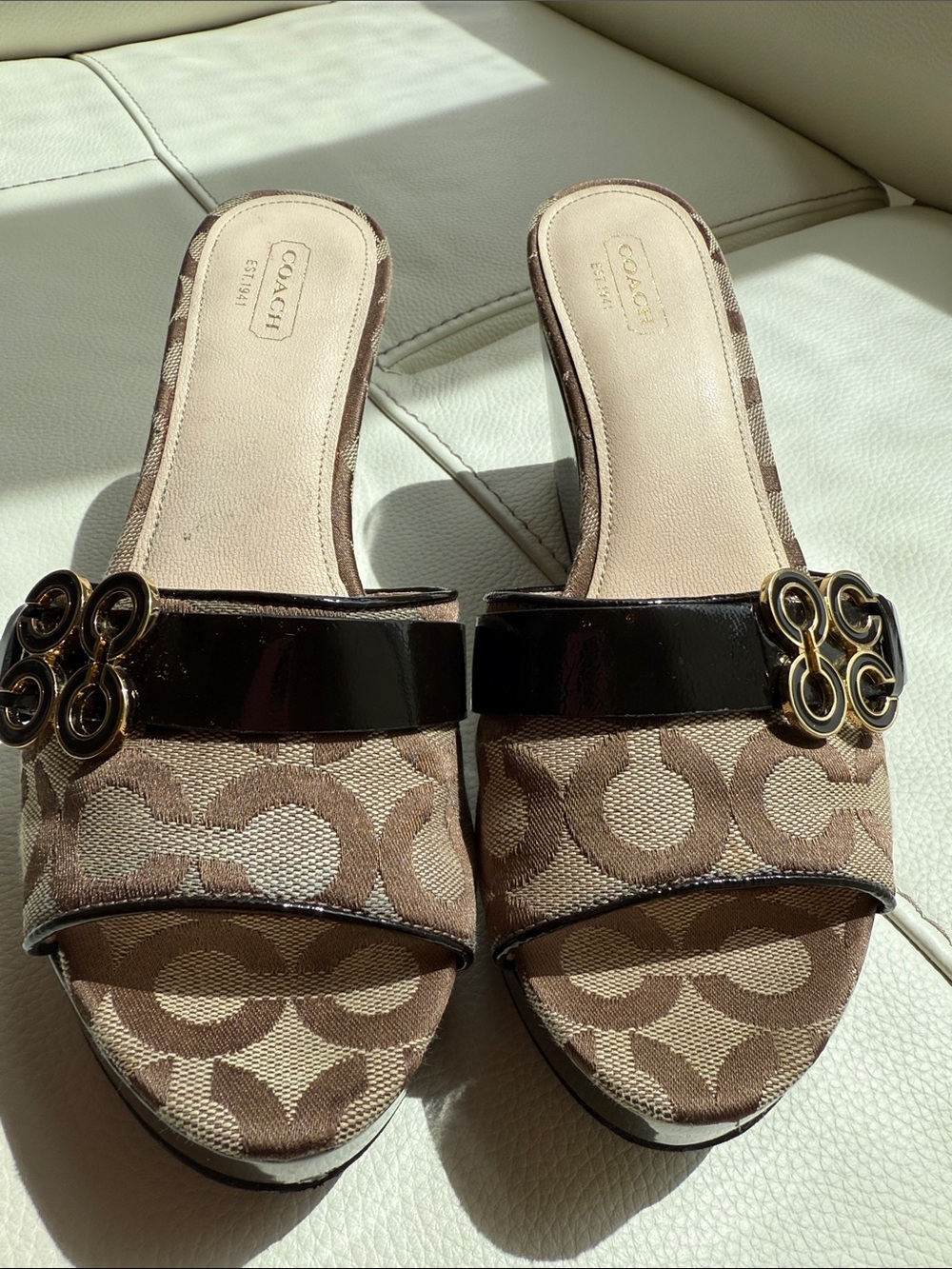 Coach Geri Wedge Sandals Signature Logo Canvas and Patent Leather Trim. - Picture 3 of 17